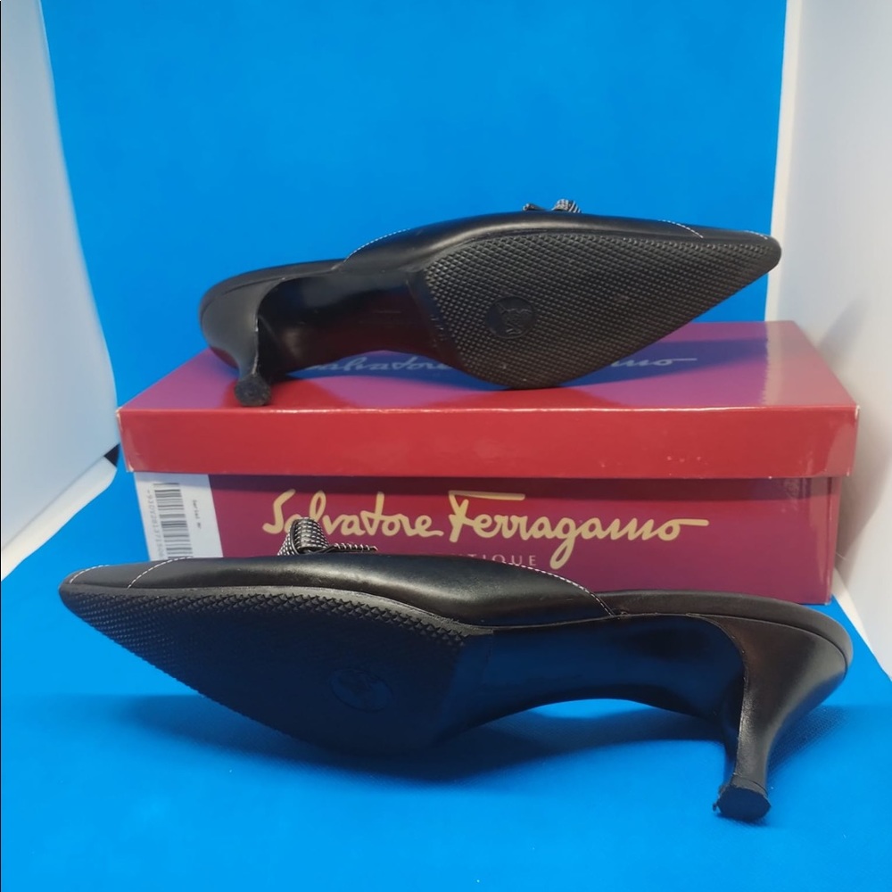 Salvatore Ferragamo Black leather with bow - Picture 2 of 3